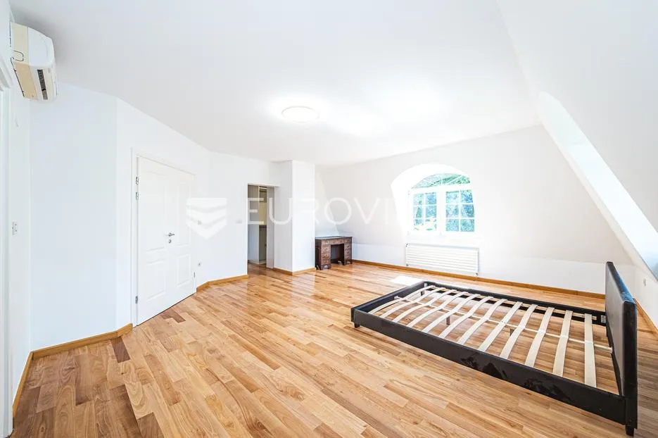 samobor, perivoj, obiteljska vila netto površine 323 m² na zemljištu 2.087 m² - slika 21