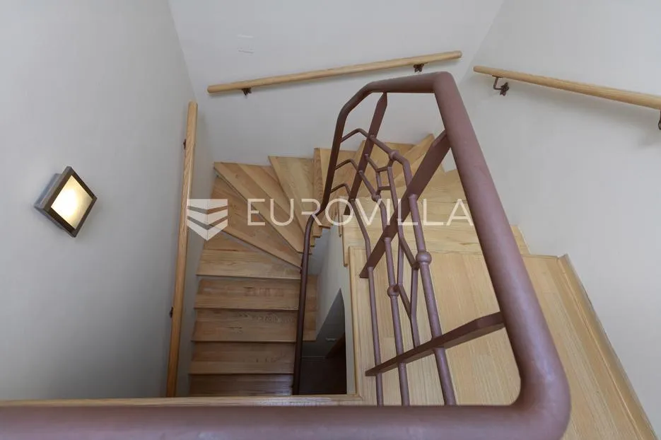 opatija, centar, dvoetažan stan 147 m², vrt, pogled na more - slika 10
