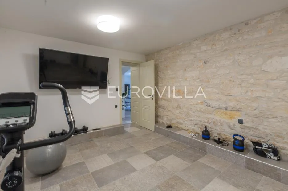 istra, pula, potpuno renovirana austrougarska villa u srcu pule - slika 42