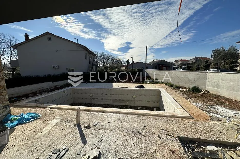 istra, marčana moderna dvojna kuća nkp 240 m2 sa velikim bazenom 35 m2 - slika 16