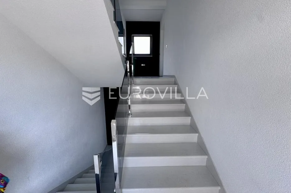 crikvenica, ekskluzivan trosoban stan 102,61 m², samo 50 m do mora, pogled na more - slika 23