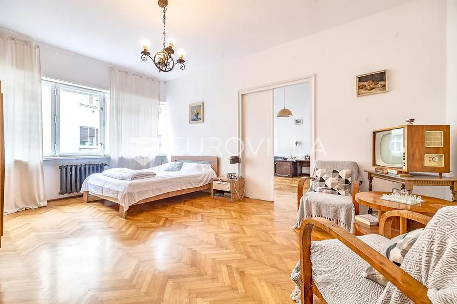 zagreb, trg bana jelačića, četverosoban stan 145, 90 m2 - slika 2
