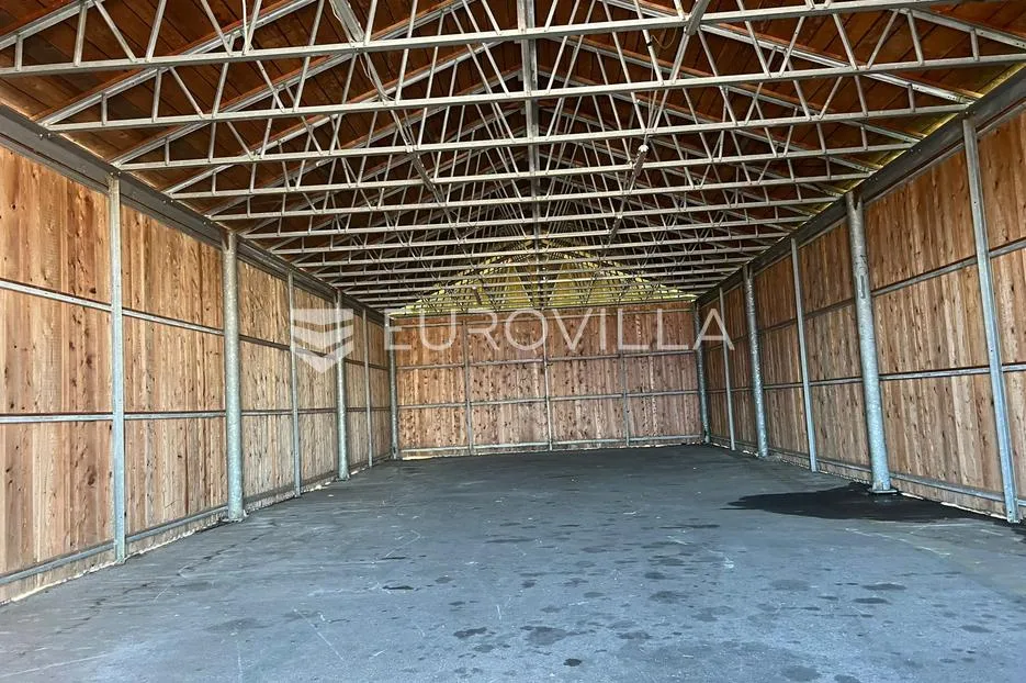 Dugo Selo, poslovna zona, skladišni prostor s dvije hale 500 m2, natkriveni prostor 640 m2