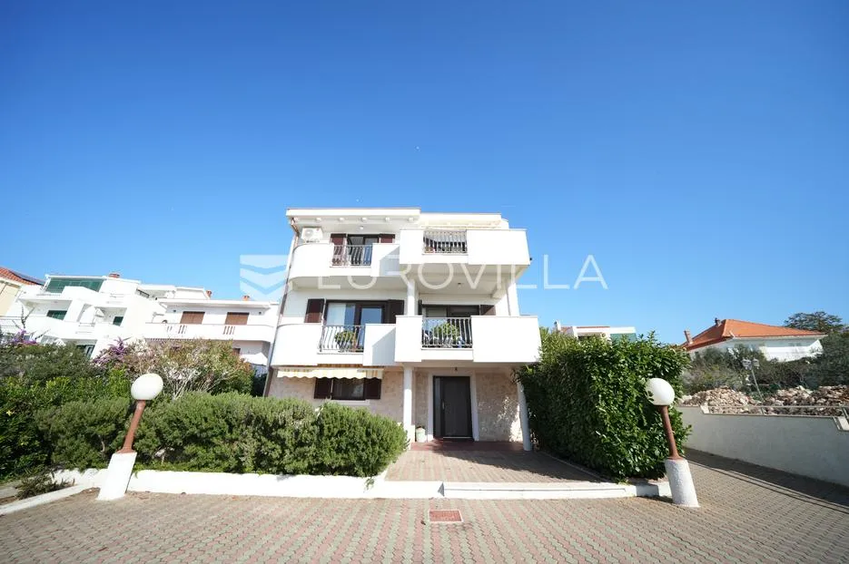 zadar, diklo vila prvi red do mora razvedena na tri etaže 377 m² - slika 4