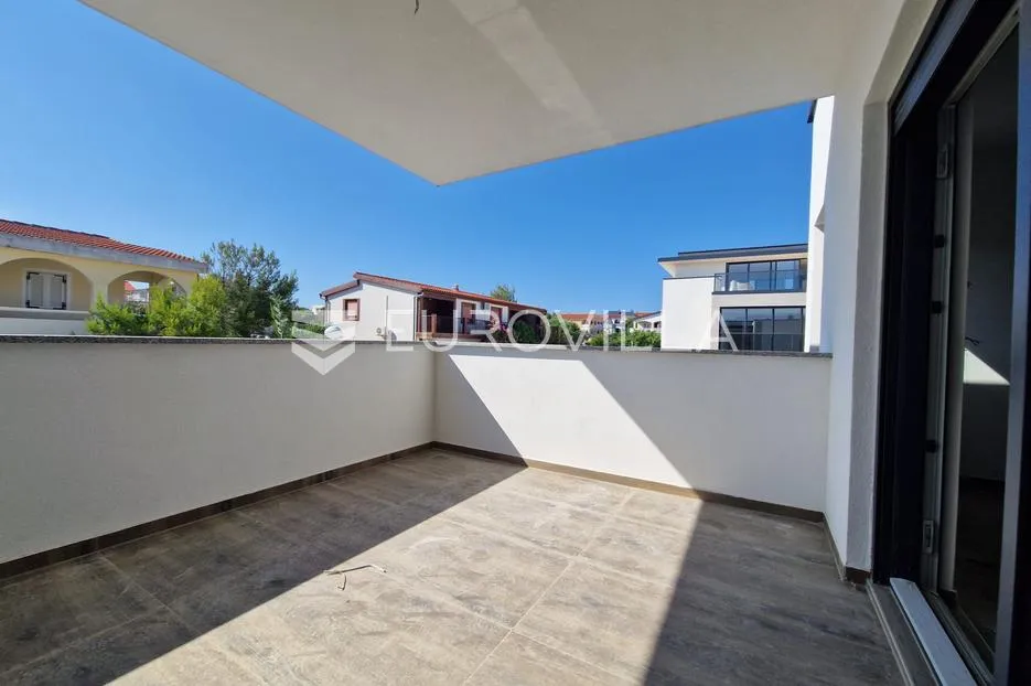 vir, trosoban apartman u blizini plaže, 1. kat - slika 3