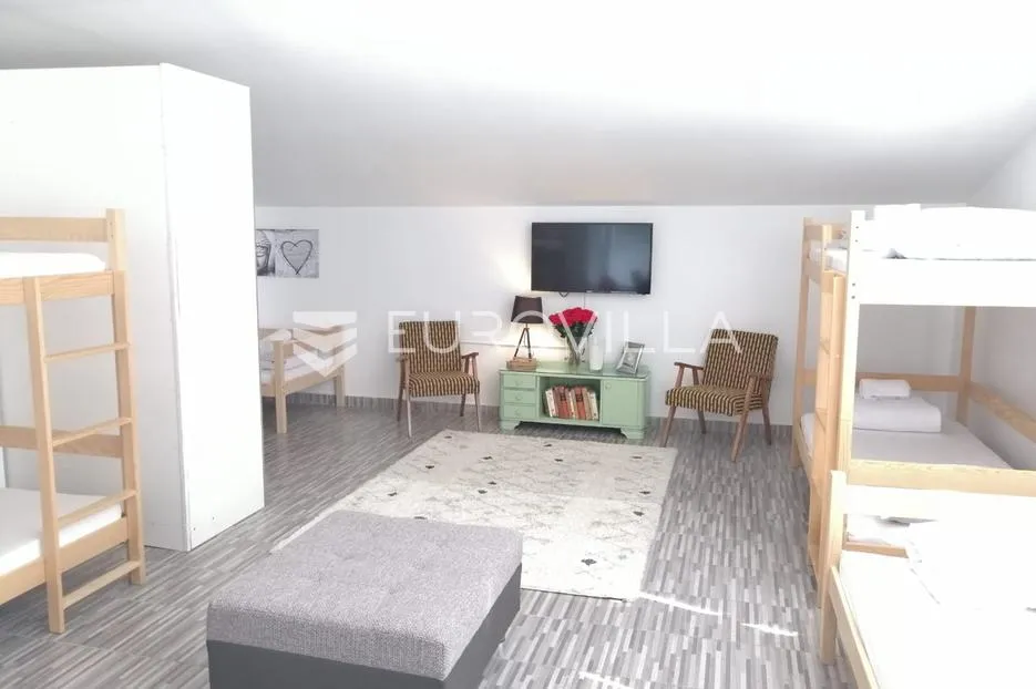 Karlovac, hostel 500 m², mirna lokacija, blizina centra