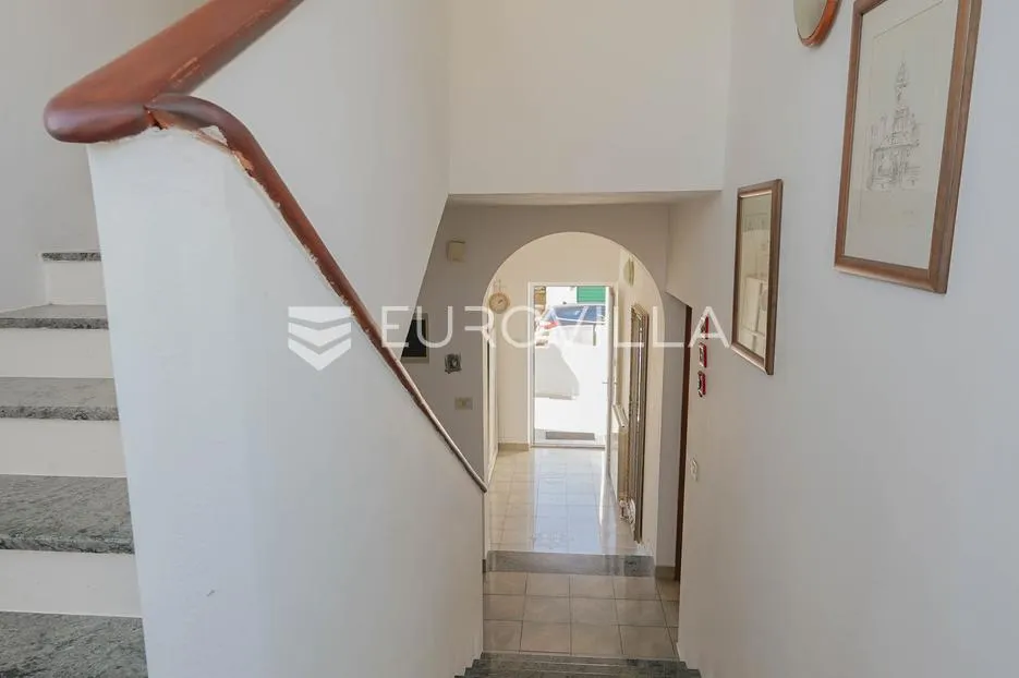 zadar, bokanjac, prostrana kuća površine 376 m² s velikim potencijalom - slika 54