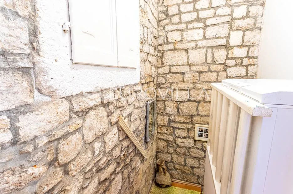 hvar, stari grad autentična kamena kuća u samom centru - slika 12
