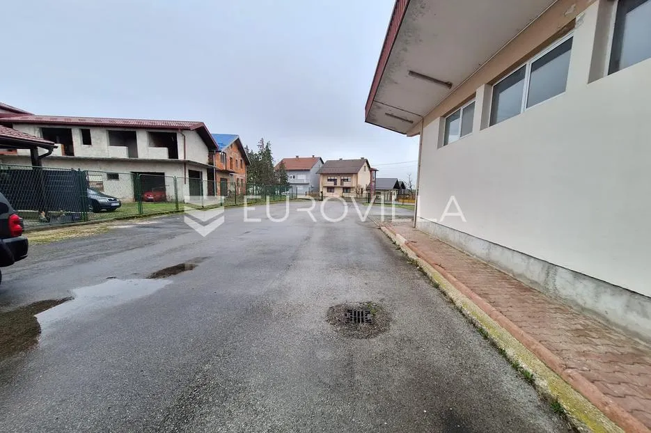 karlovac, turanj, proizvodna hala, skladište 600 m², velika parcela, odlična lokacija - slika 2