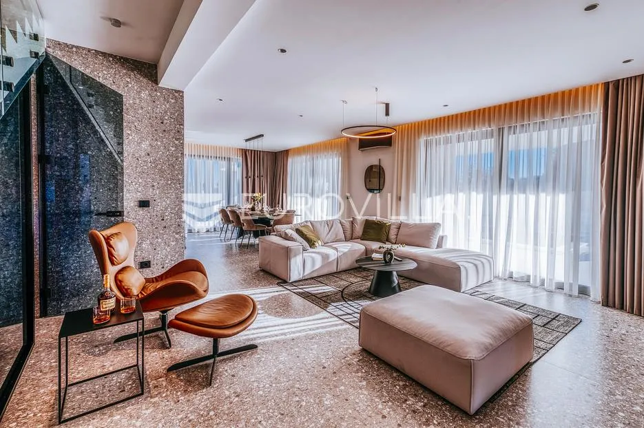 zadar, luksuzna vila s bazenom, savršen spoj elegancije i komfora - slika 53
