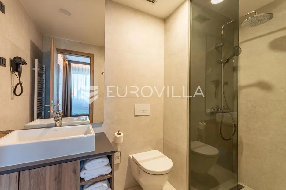 varaždin, centar useljiv dvosobni stan 30 m² s uključenim režijama - slika 4