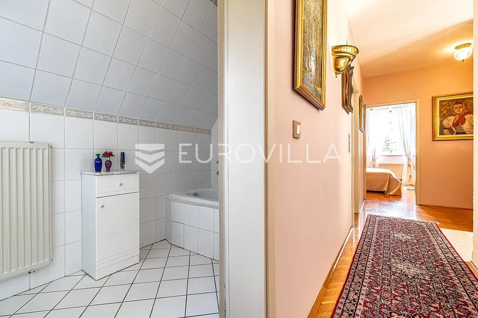 donja pušća, jedinstvena obiteljska villa, parcela 5000 m² - slika 23