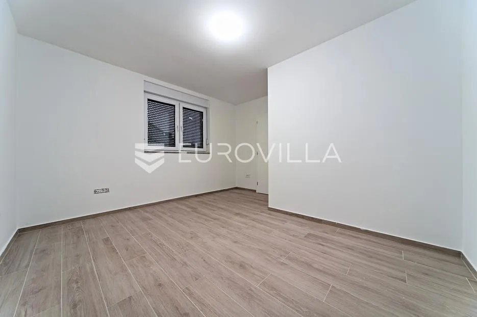 osijek, retfala, završen četverosoban stan sa dvorištem od 50 m² - slika 16