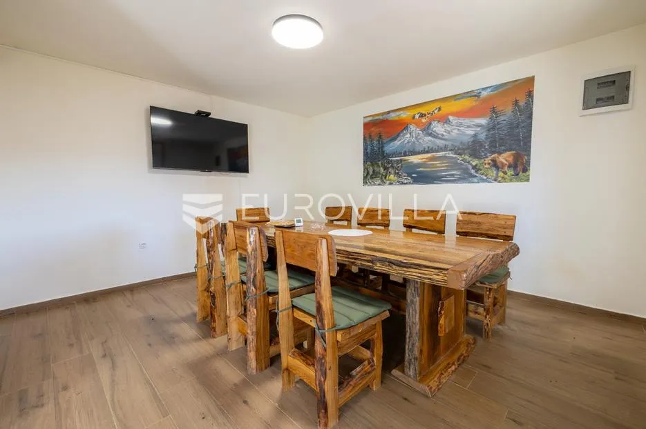 otočac, kuća 190 m², luksuzna, odmah useljiva, niskoenergetska - slika 5