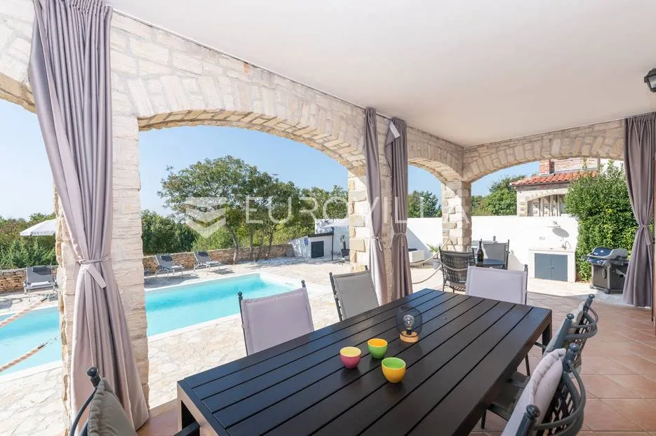 istra, svetvinčenat, prekrasna kamena katnica s bazenom 32 m² i jacuzzijem, 155 m² - slika 52