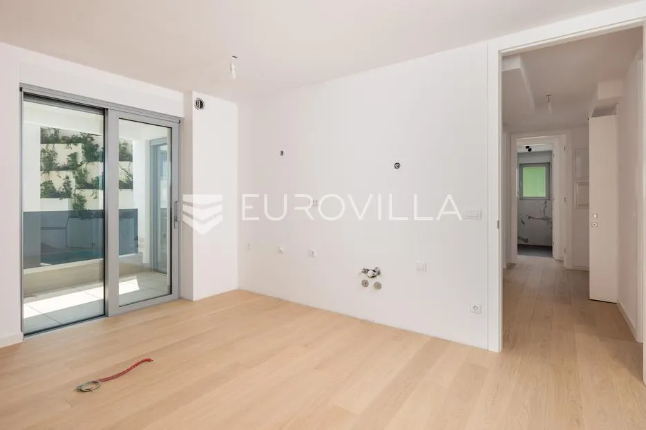 opatija, centar, višesoban stan u novogradnji s 4 parkirna mjesta nkp 247 m2 - slika 39