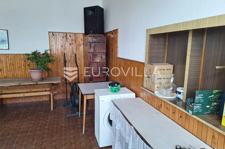 karlovac, mala švarča, stambeno-poslovna zgrada 330 m2 - slika 3