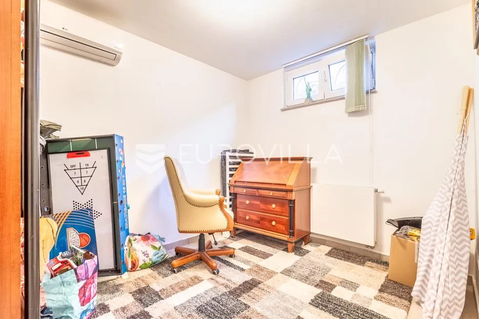 zagreb, lašćina, kuća 160 m² s parkirnim mjestima i vrtom - slika 10