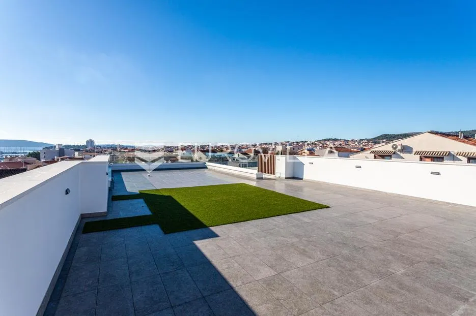 vodice, novogradnja, penthouse s krovnom terasom i pogledom na more, 141,80 m² - slika 20