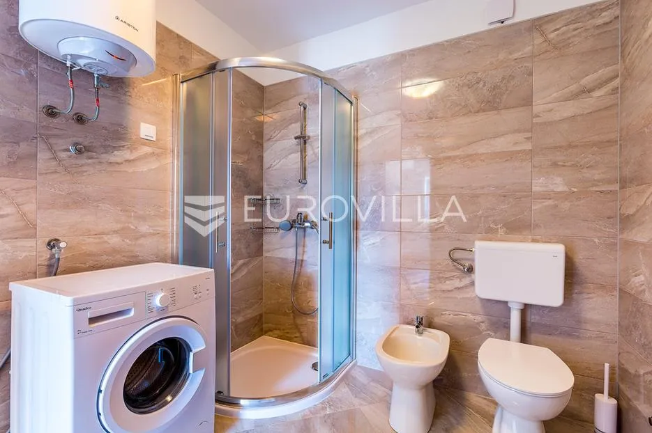 istra, medulin, velika samostojeća kuća sa 7 apartmana 100 m od mora - slika 14