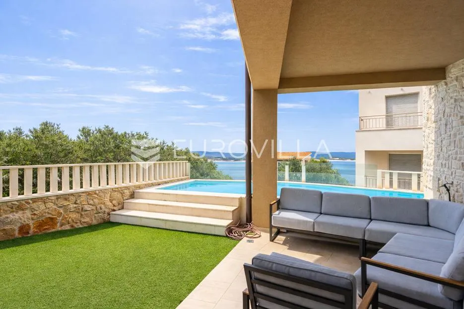 betina, prekrasan trosoban stan s bazenom i pogledom na more, 112,75 m² - slika 7