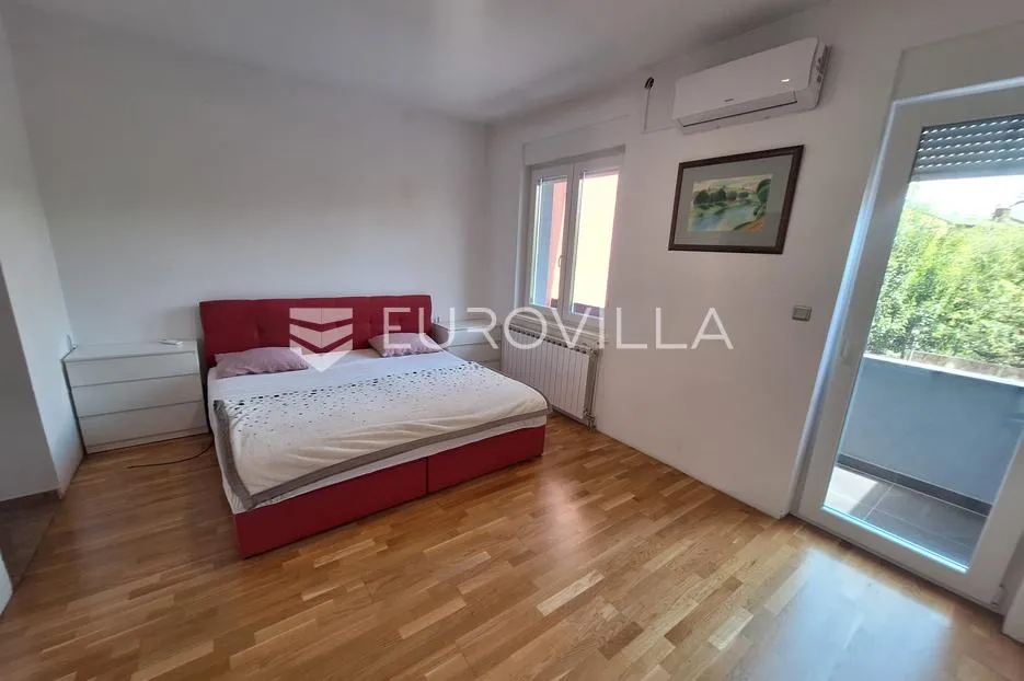 karlovac, luščić, kuća 345 m², novouređena, odlična lokacija - slika 10