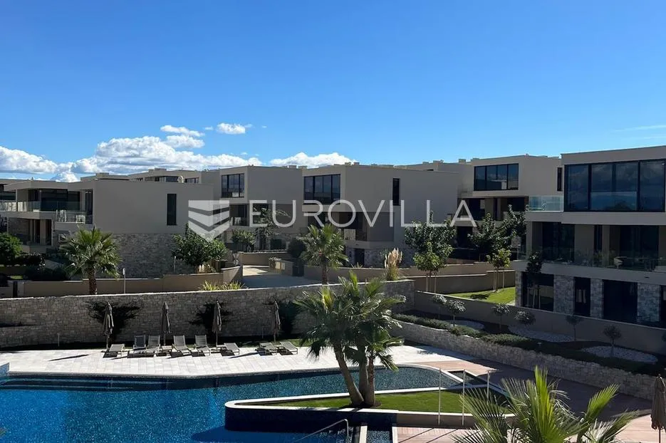 istra, savudrija, petram resort, dvosoban stan 65 m², pogled na unutrašnji bazen, drugi kat - slika 12