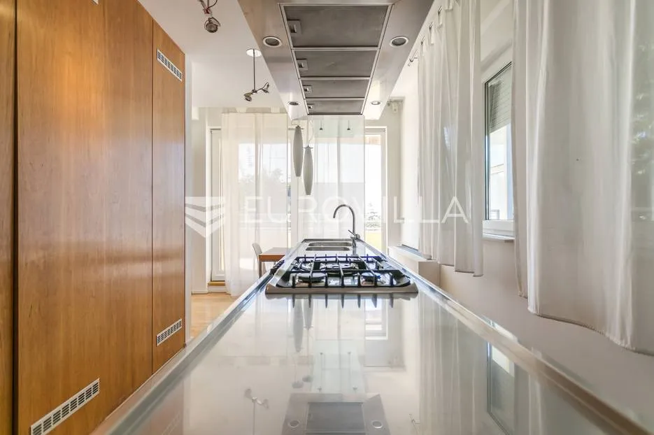 pantovčak, goljak prekrasan peterosoban penthouse nkp 277 m2 sa 2 garaže i 2 pm - slika 21