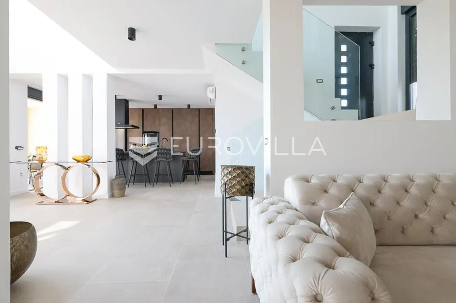zadar, maslenica, luksuzna vila s bazenom i neometanim pogledom na more 254 m² - slika 11