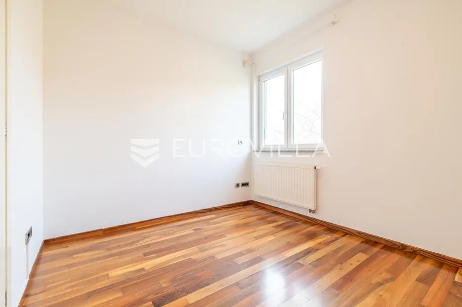 zagreb, šestine, odličan četverosoban stan nkp 160 m2 s 2 garaže - slika 8