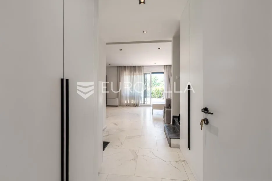 istra, poreč, najam kuće 116 m² s jacuzzijem i vrtom na super lokaciji s pogledom na more - slika 8