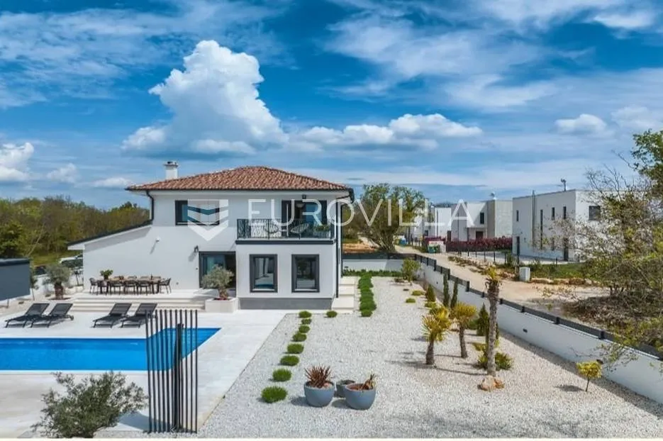 istra, krnica, prekrasna moderna vila od 135 m² na velikoj uređenoj okućnici - slika 16