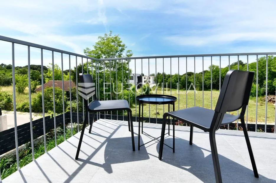 istra, poreč, dvojna kuća 180 m² s 4 spavaće sobe i 3 parkirna mjesta - slika 12
