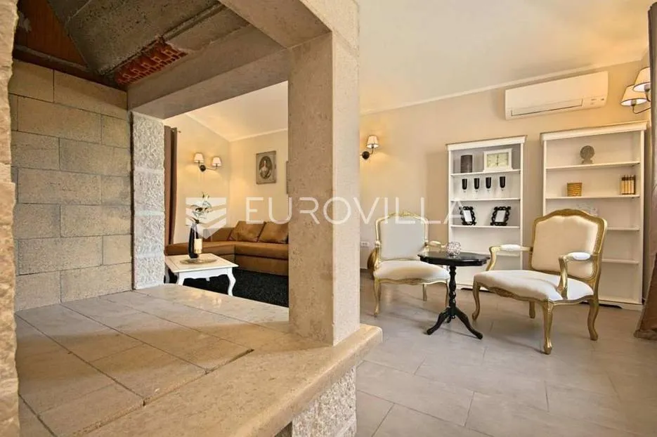 poreč, fuškulin, prekrasna vila okružena zelenilom - slika 34