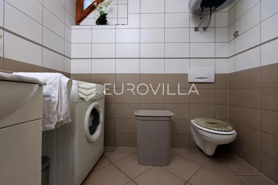 krk, malinska, trosoban stan 72 m² s privatnom okućnicom od 96 m² i parkingom - slika 16