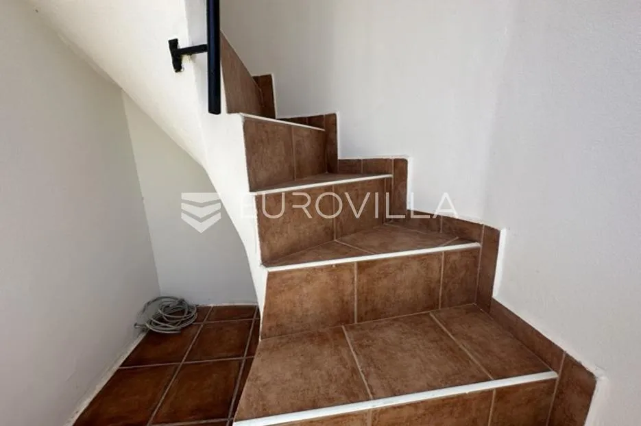 istra, medulin samostojeća kuća 130 m² s prekrasnom krovnom terasom i pogledom more - slika 16