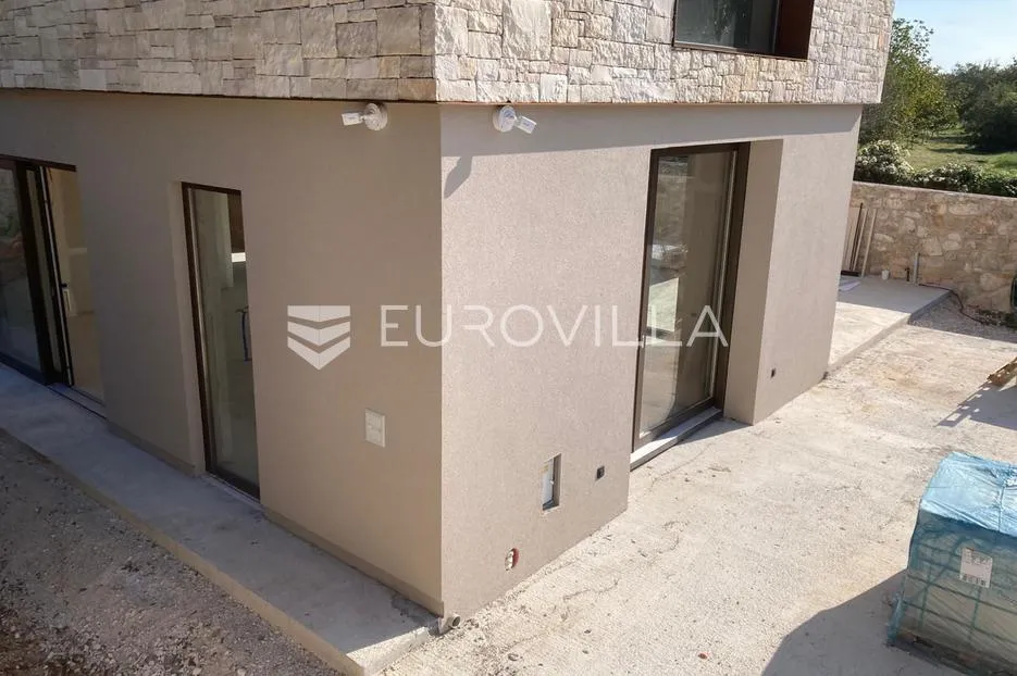 istra, okolica bala, kamena dizajnerska kuća 176 m² s bazenom - slika 44