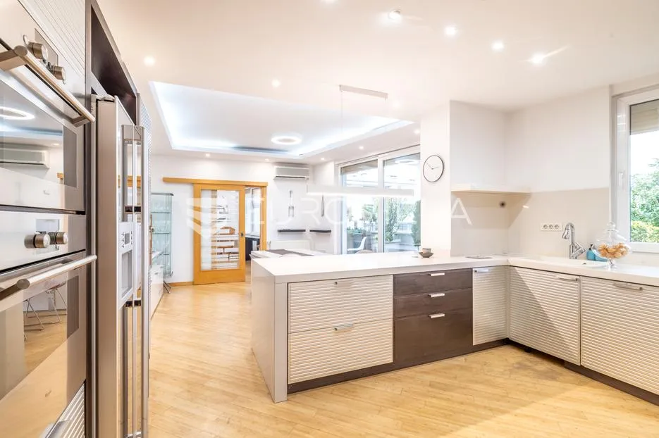 zagreb, trakošćanska, luksuzan četverosoban penthouse 304 m² i garaža za dva automobila - slika 24