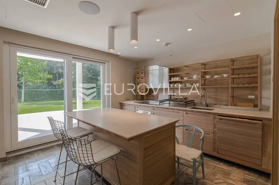 tuškanac luksuzna vila s bazenom - slika 27