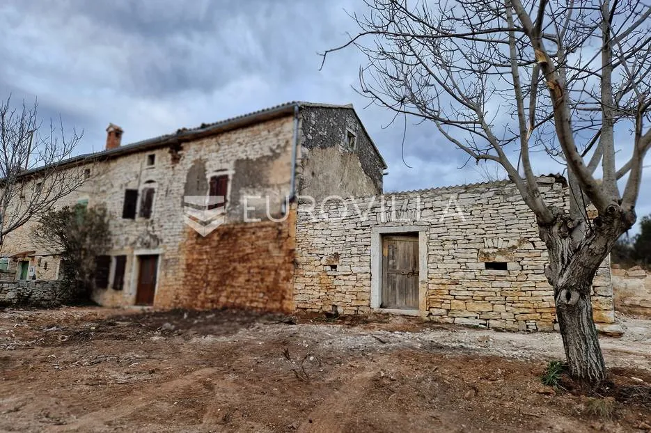 sv. lovreč, okolica, kamena kuća s velikom okućnicom i ishodovanom građevisnkom dozvolom - slika 9