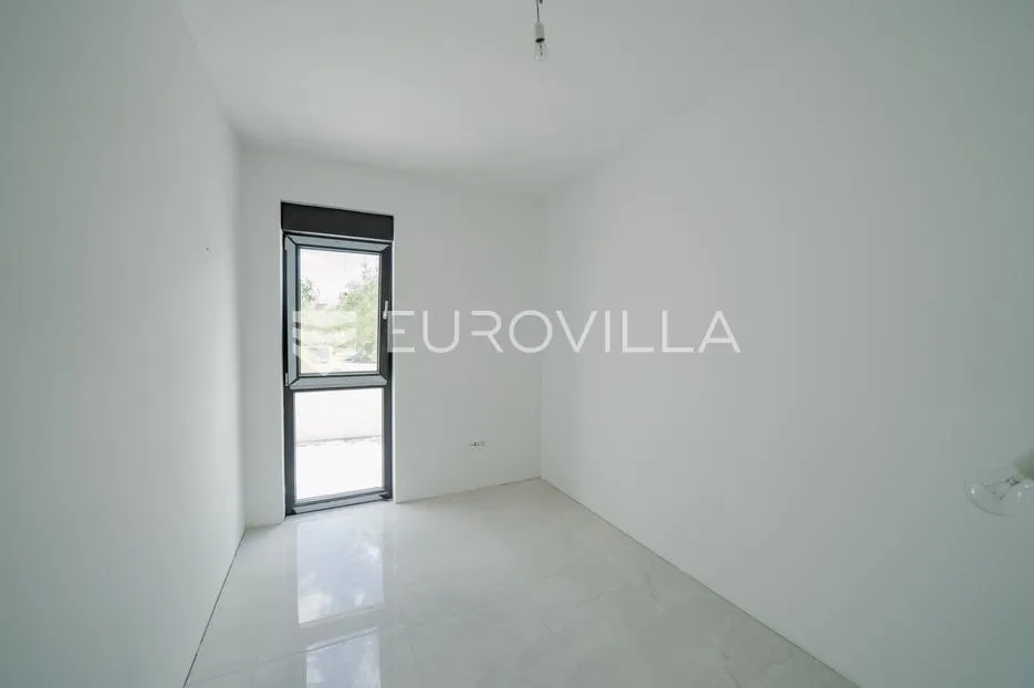 zadar, crno, moderan trosoban stan s bazenom, 95 m² - slika 20