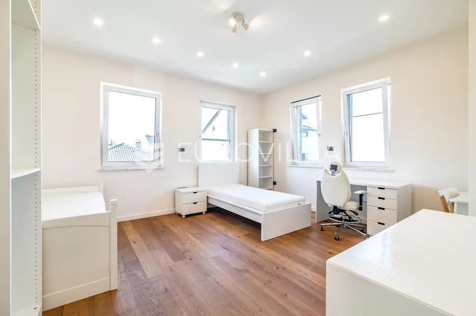 zagreb, blato, luksuzna dvojna kuća 320 m² - slika 11