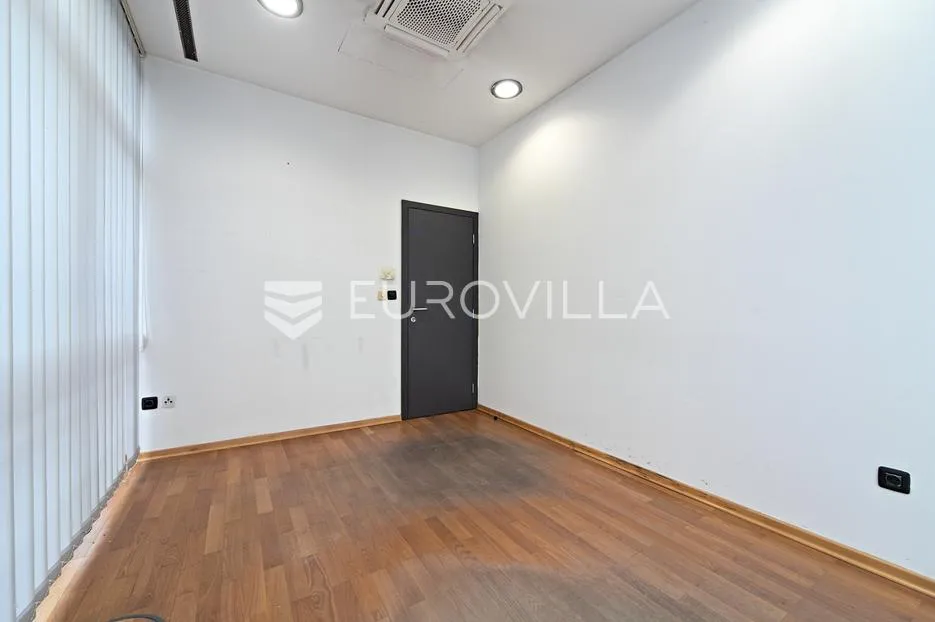 osijek, jug ii, prodaje se prizemni poslovni prostor površine 117 m² - slika 10