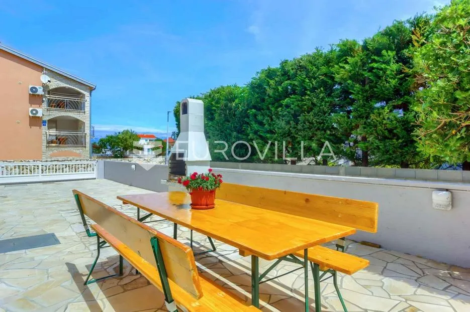 vir, atraktivna apartmanska kuća s 4 stambene jedinice udaljene 150 m od plaže - slika 7
