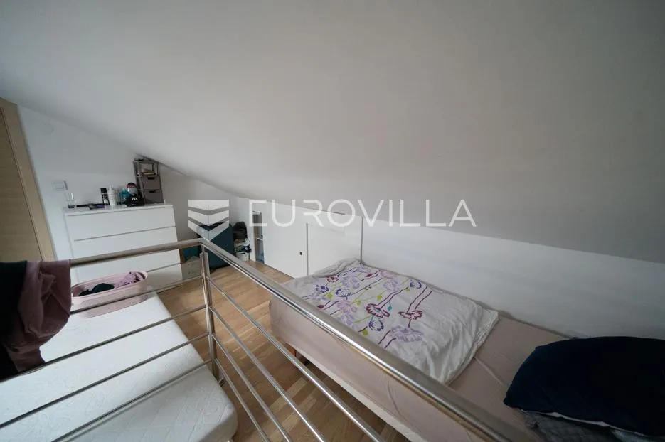 tisno, atraktivna višestambena nekretnina s tri funkcionalna stana i vrtom, površine 165,19 m² - slika 20