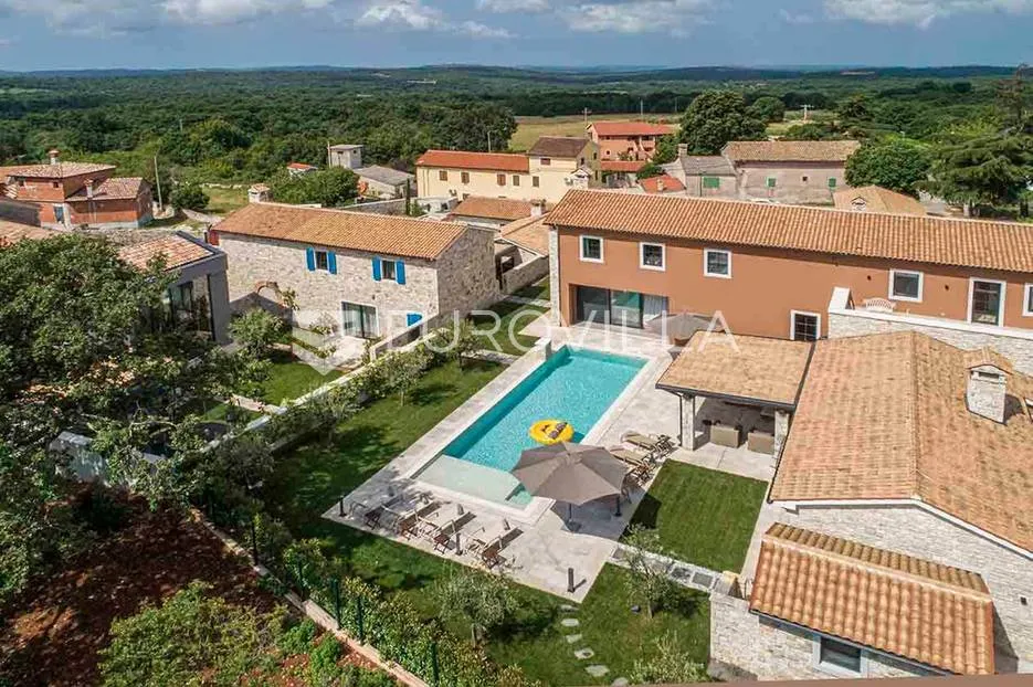 Istra, Kanfanar, komplex prekrasnih kamenih kuća 1561 m2 na velikoj okućnici - Mrgani, Kanfanar