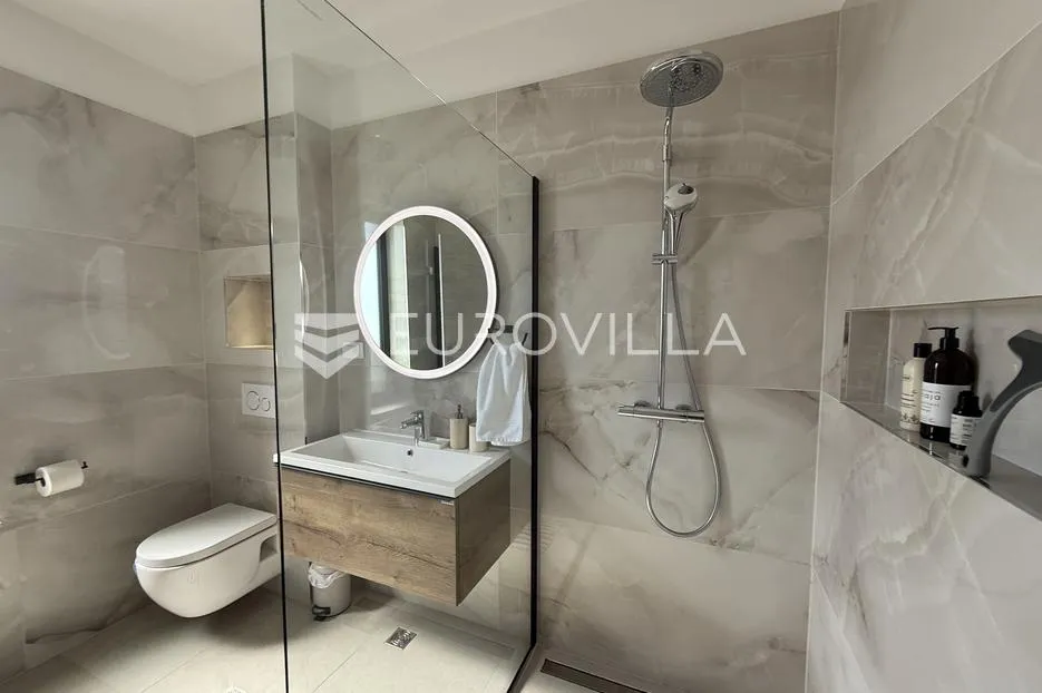 kaštel stari, moderna vila s bazenom i pogledom na more - slika 10