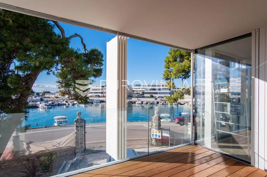 zadar, prvi red uz more — luksuzna dizajnerska vila s rooftop terasom - slika 20