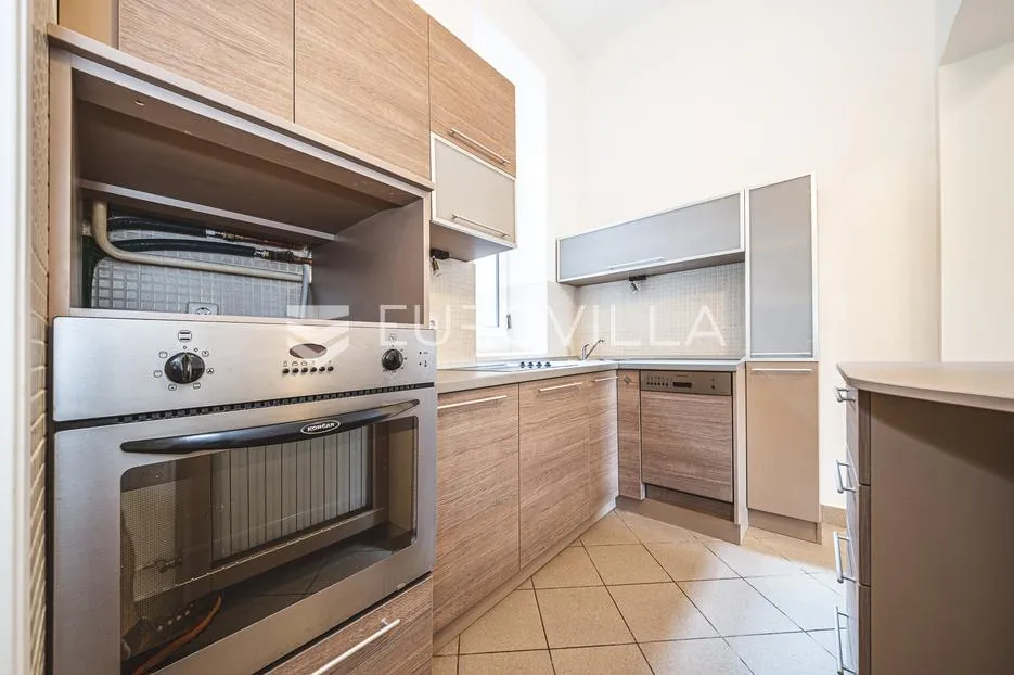 zagreb, svačićev trg, funkcionalan ured 100 m² - slika 9
