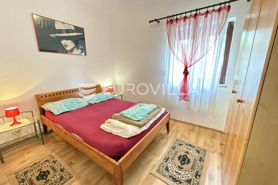 pula, veli vrh - prostrana kuća s pet stambenih jedinica, bazen 22 m2, garaža - mirna lokacija - slika 17